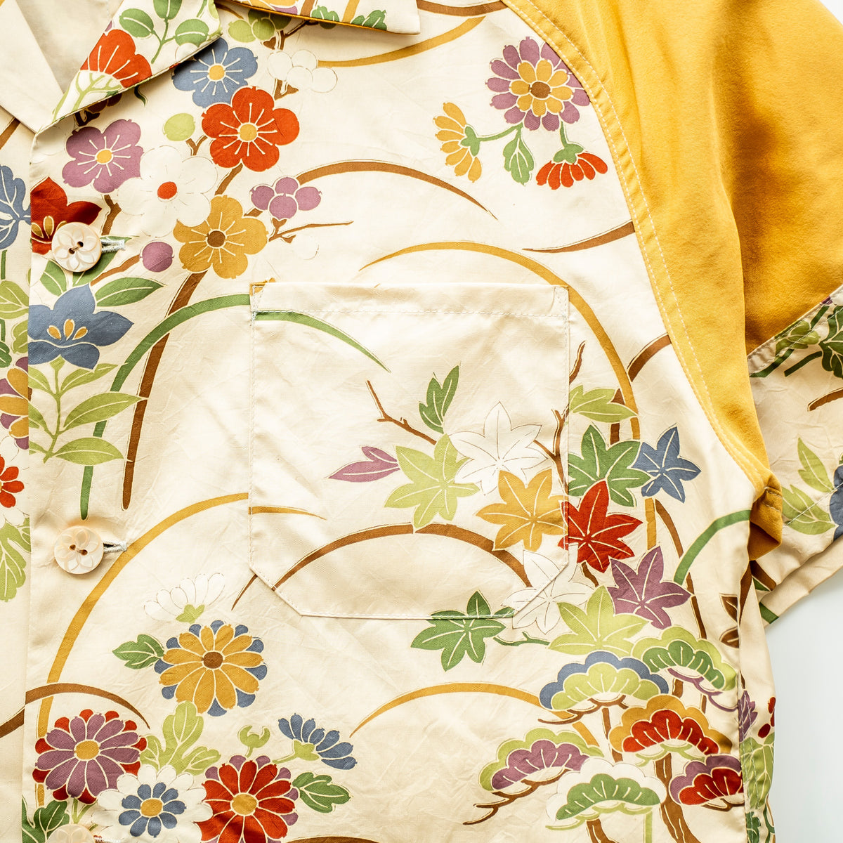 Flowers and Vines Short-Sleeved Aloha Shirt L CA147