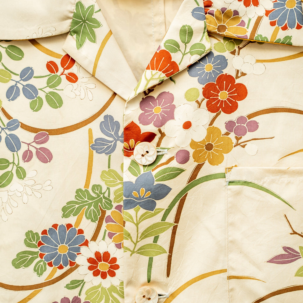 Flowers and Vines Short-Sleeved Aloha Shirt L CA147