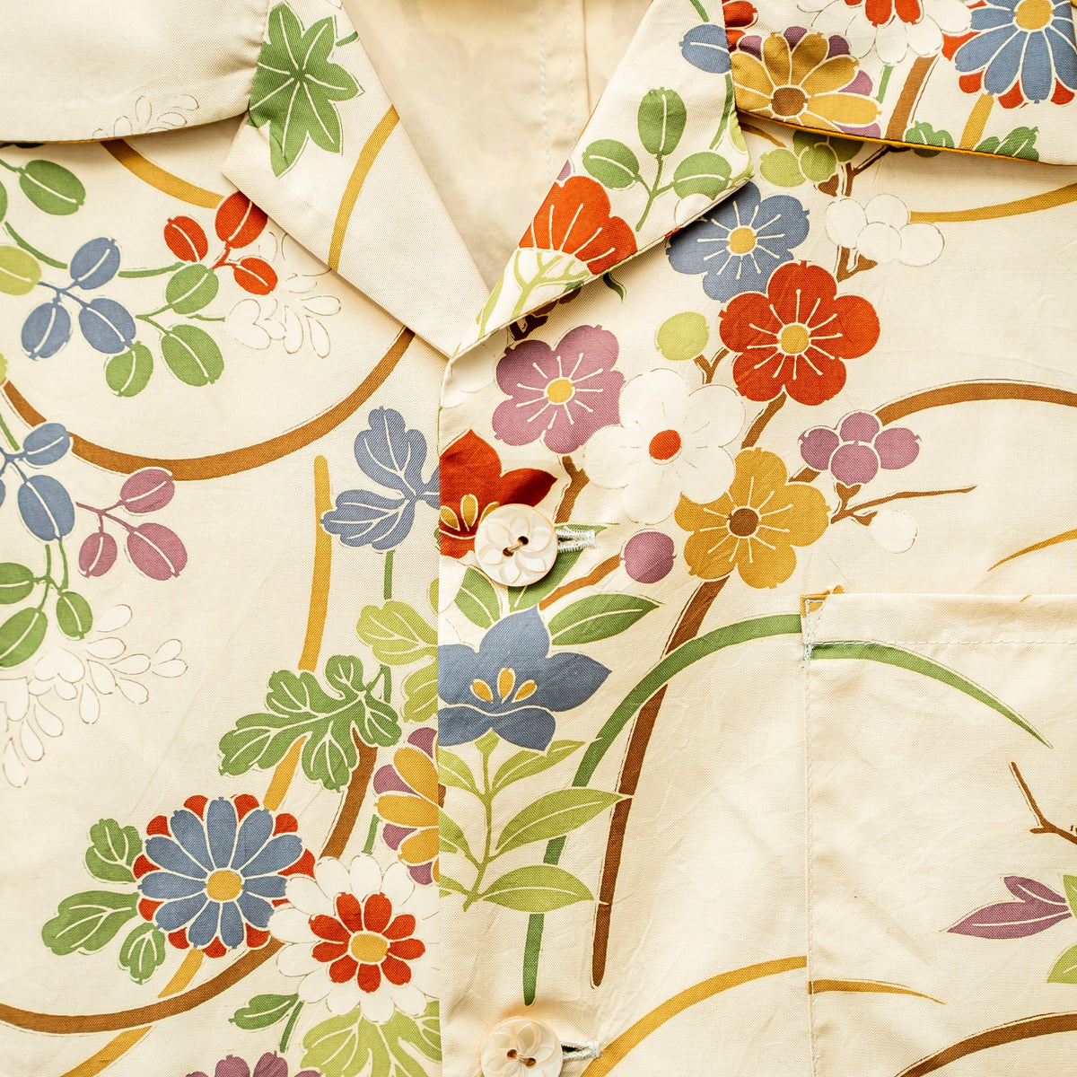 Flowers and Vines Short-Sleeved Aloha Shirt L CA147