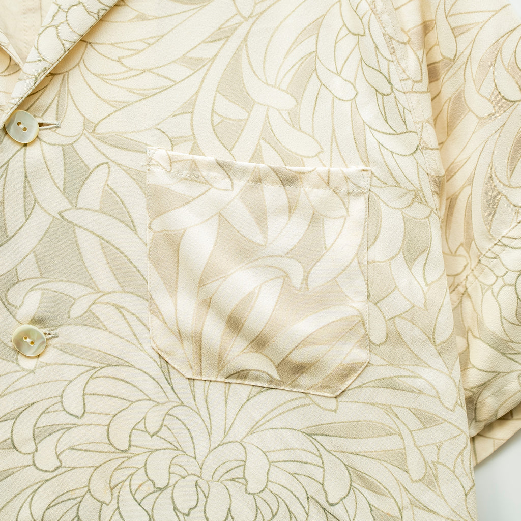 Bold Chrysanthemums Short-Sleeved Aloha Shirt L CA141
