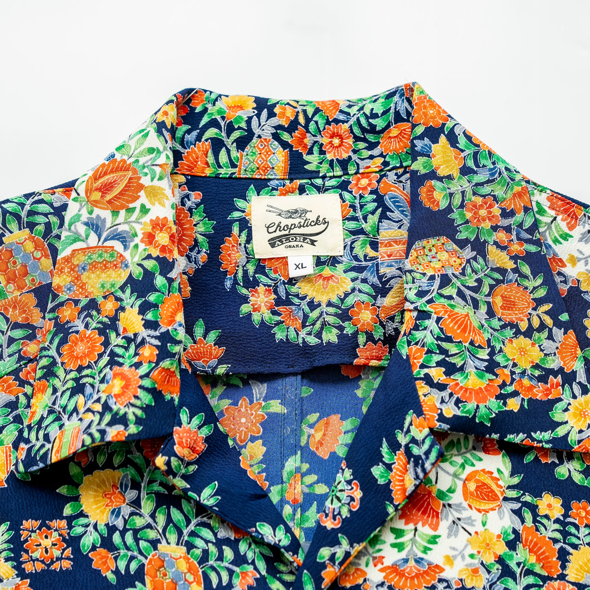 Vase and Flowers Short-Sleeved Aloha Shirt L CA217