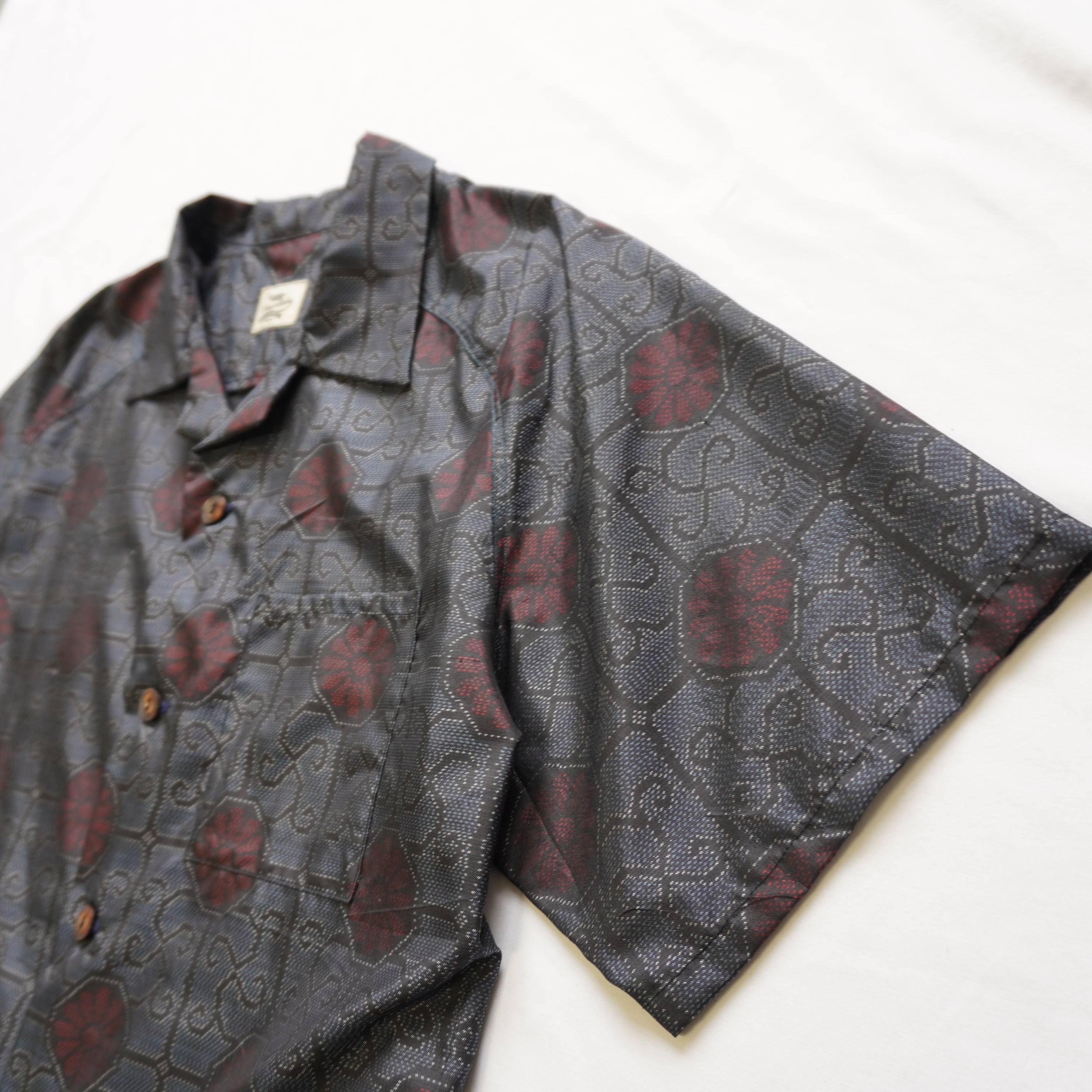 赤い花柄　半袖大島紬アロハシャツ　XL　CA92