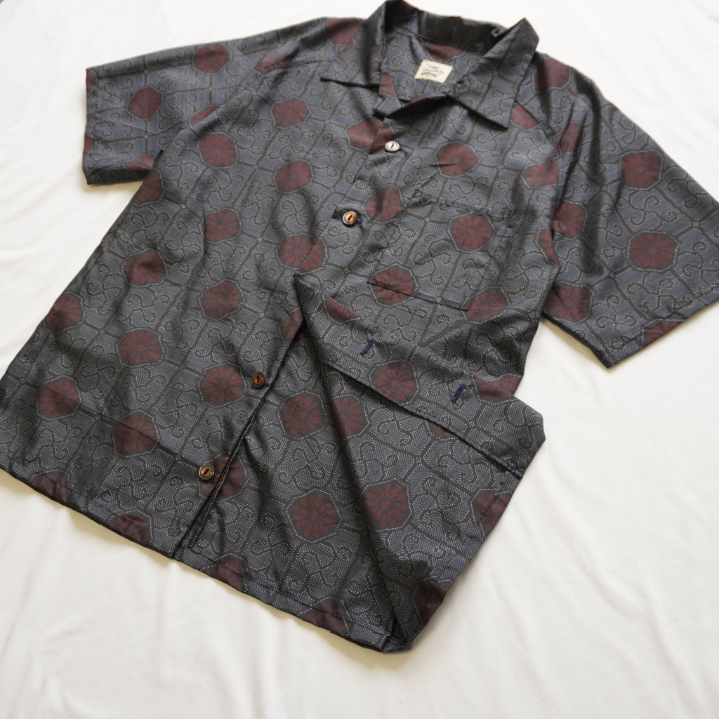 赤い花柄　半袖大島紬アロハシャツ　XL　CA92